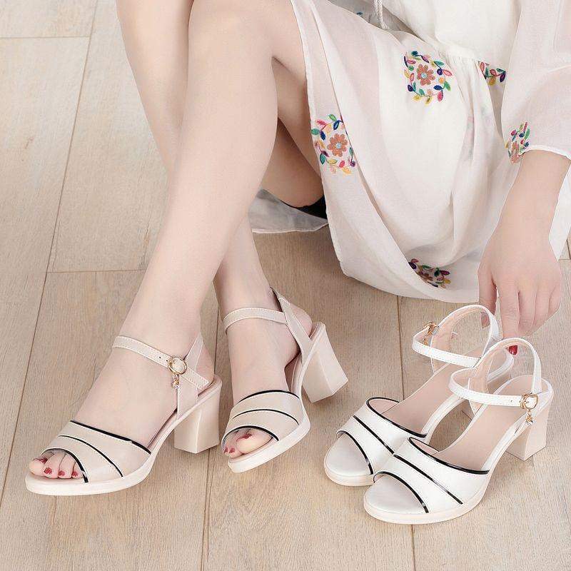 Sandalias retro de verano con boca de pez