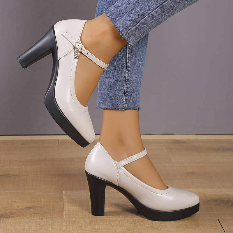 Tacones altos de mujer, tacones gruesos.