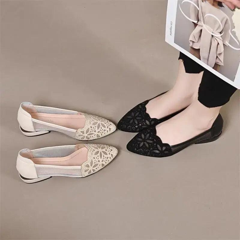Zapatos huecos en blanco y negro