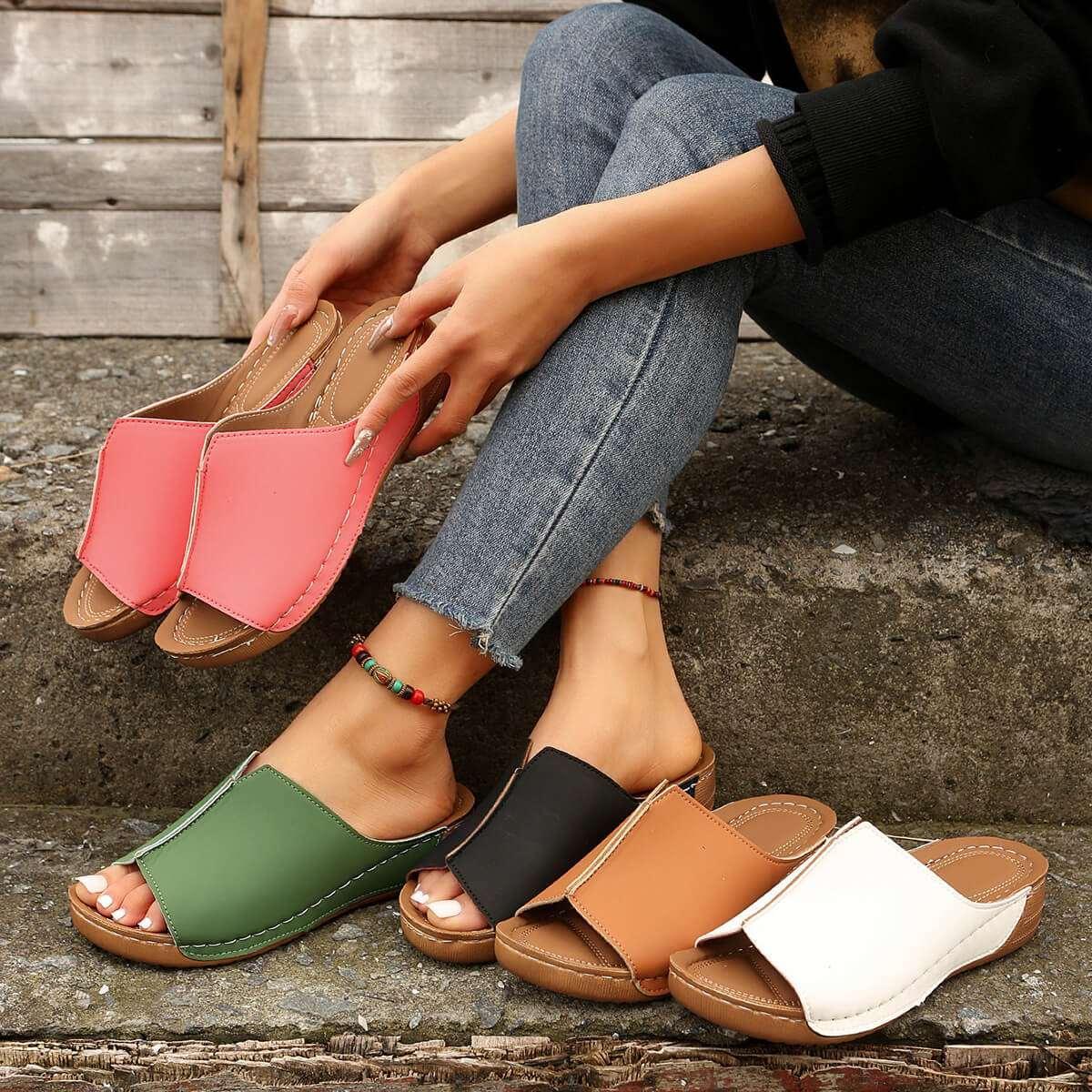 Sandalias deslizantes de color en contraste para mujer