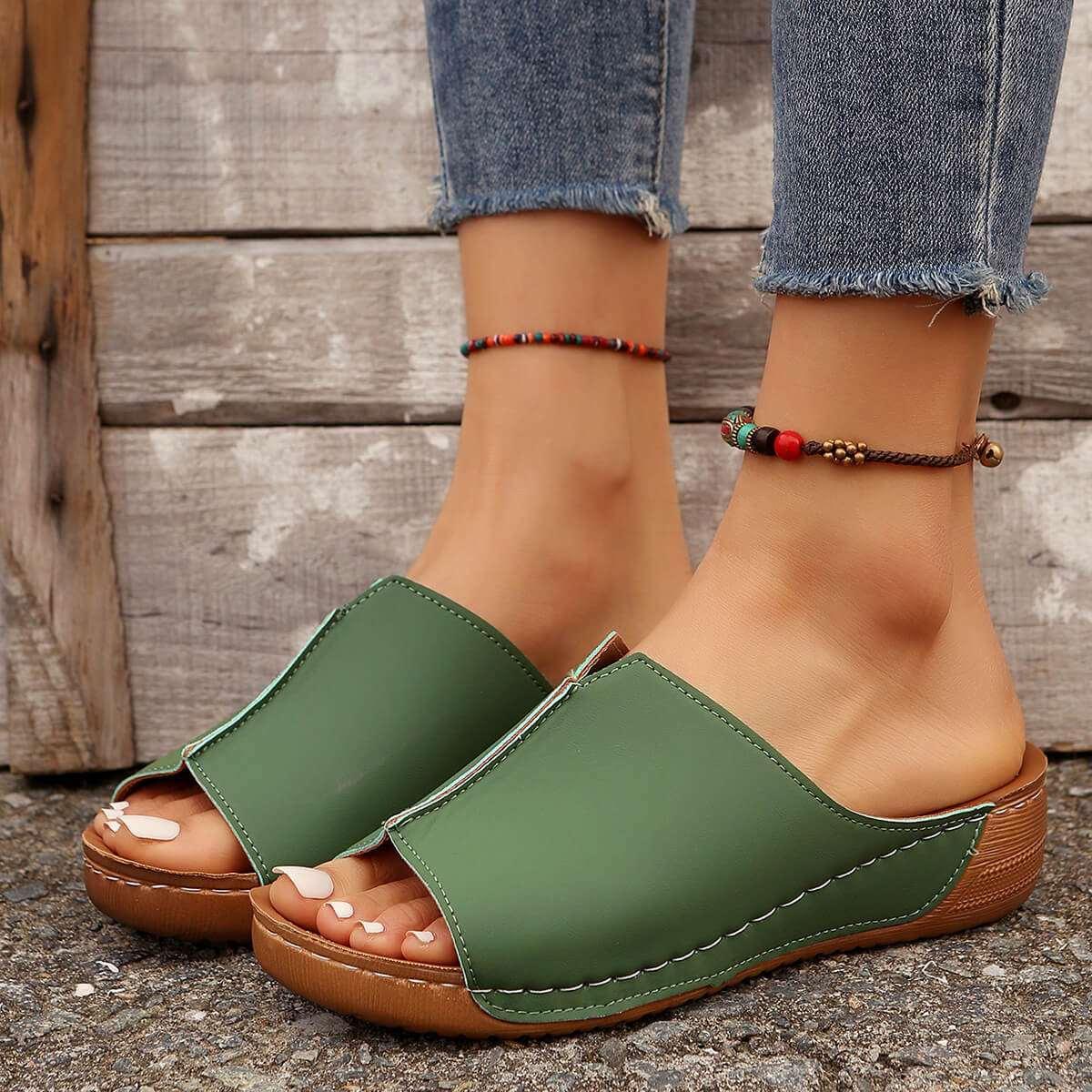 Sandalias deslizantes de color en contraste para mujer