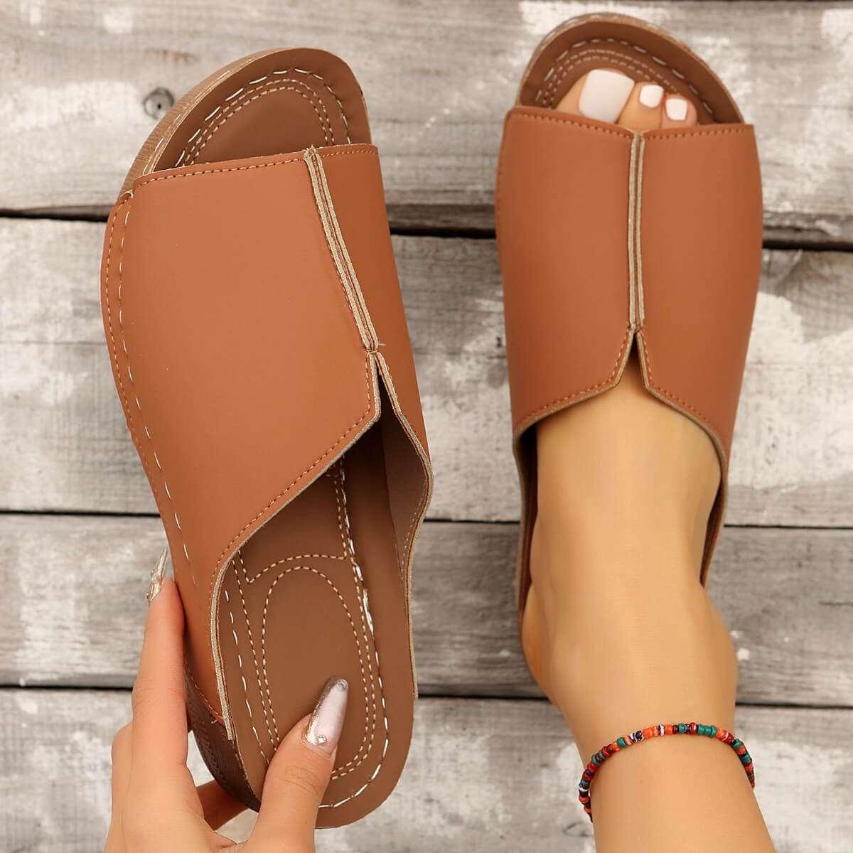 Sandalias deslizantes de color en contraste para mujer