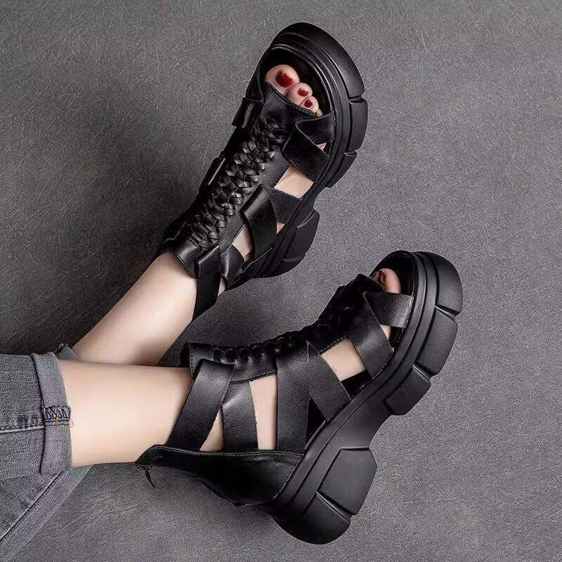 Nuevas sandalias de primavera y verano.