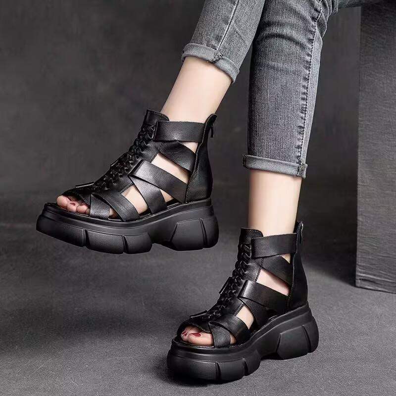 Nuevas sandalias de primavera y verano.
