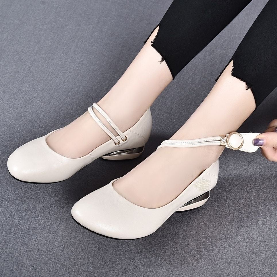Zapatos de piel sencillos de tacón