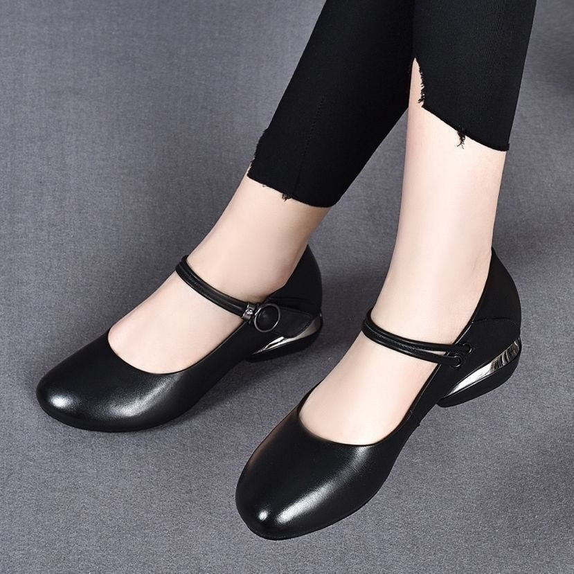 Zapatos de piel sencillos de tacón