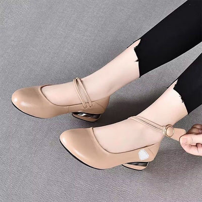 Zapatos de piel sencillos de tacón