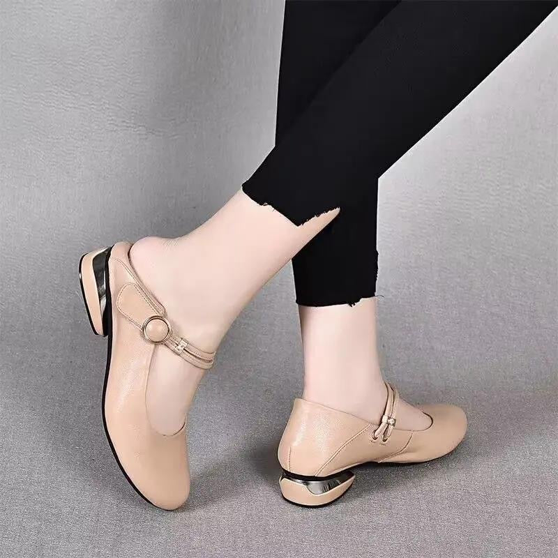 Zapatos de piel sencillos de tacón