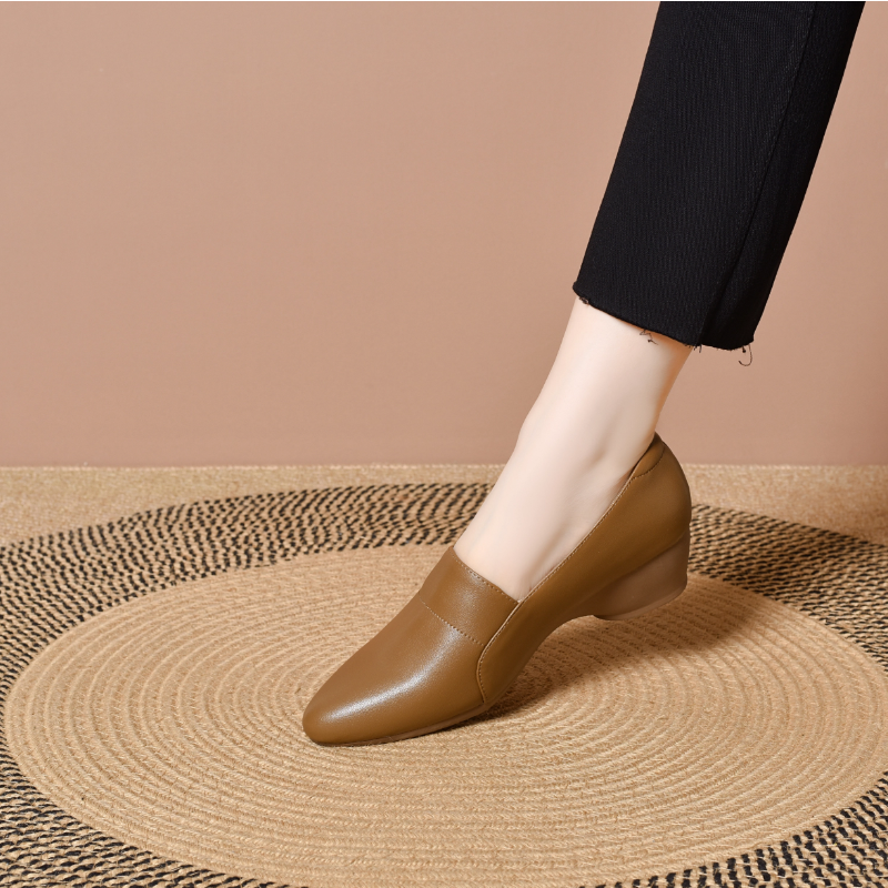 Zapatos de piel de tacón bajo con cuña