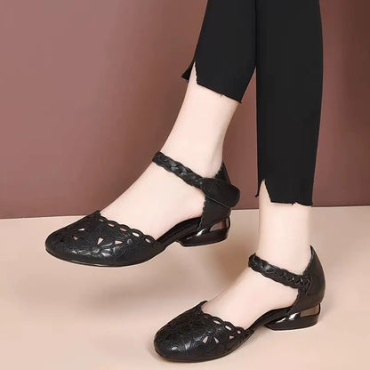 Sandalias florales con aberturas