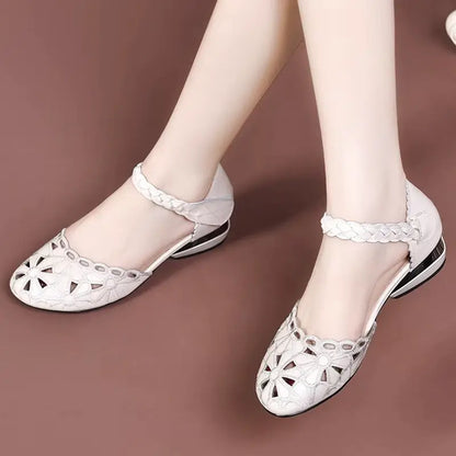 Sandalias florales con aberturas