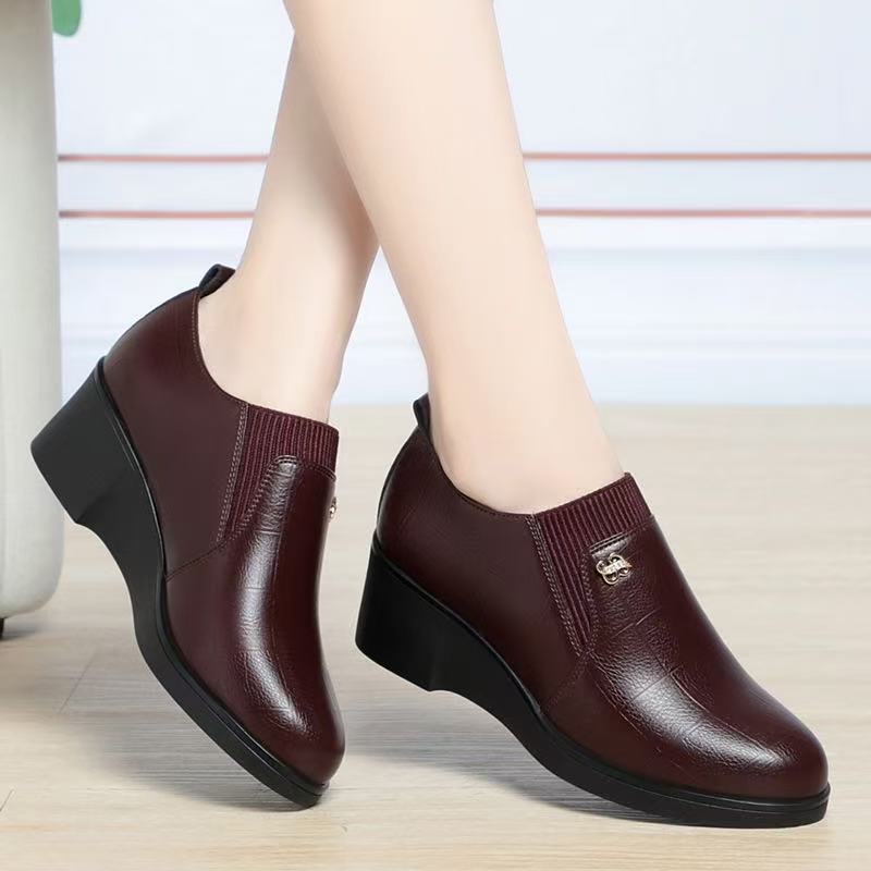 Zapatos cuero con tacón de cuña