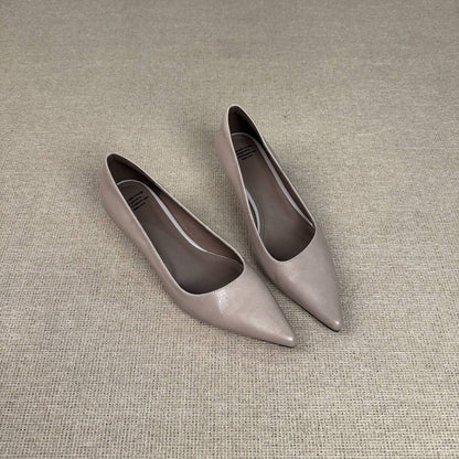 Zapatos de piel de punta afilada con tacón
