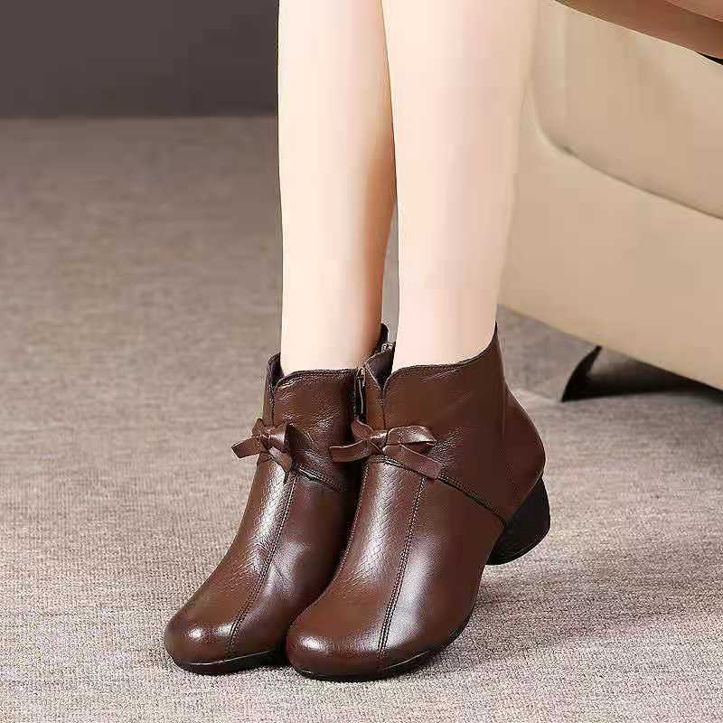 Botines retro de piel suave