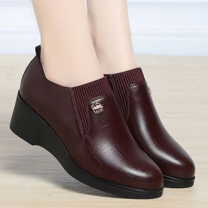 Zapatos cuero con tacón de cuña