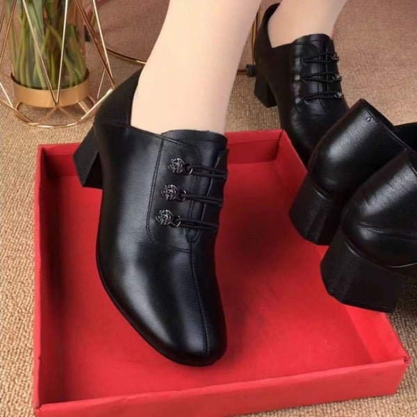 Zapatos de piel sencillos