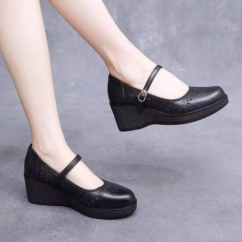 Sandalias de plataforma con recortes
