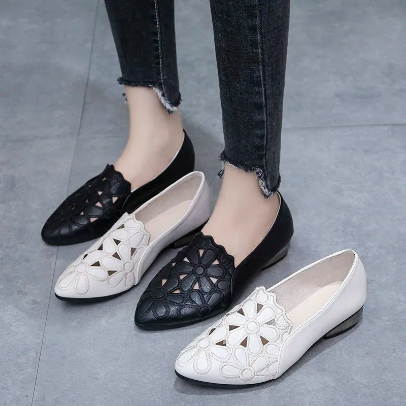 Tacones altos de punta con aberturas